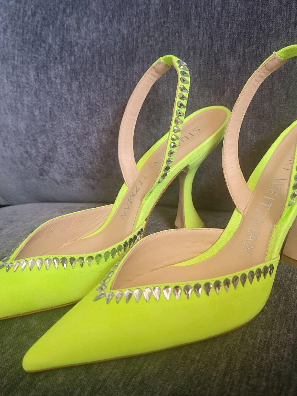 NIB STUART WEITZMAN Crystal Embellished chartreuse Suede Xcurve Slingback Pumps